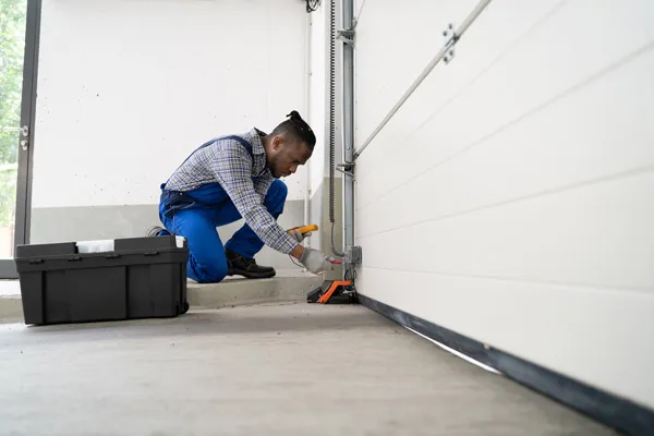 Should Garage Door Repair Be Left to the Pros
